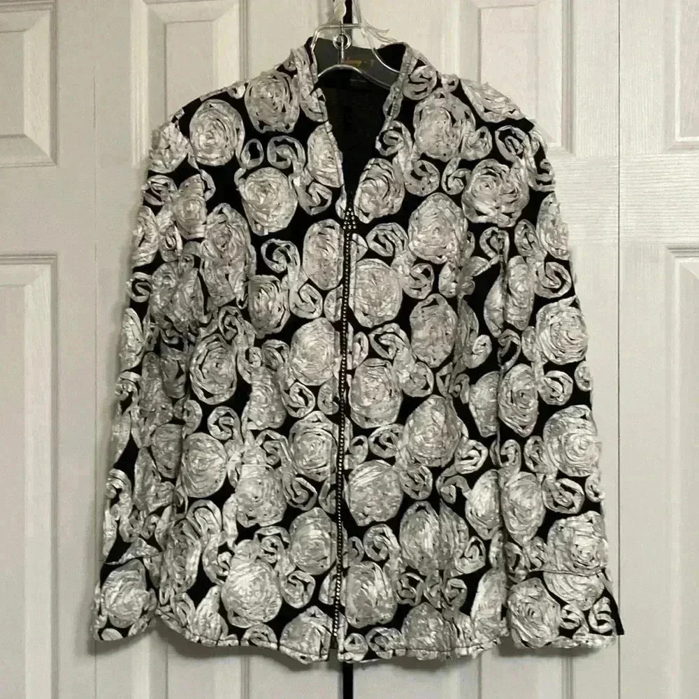 Jenny T black & white ribbon rose jacket SIZE MEDIUM